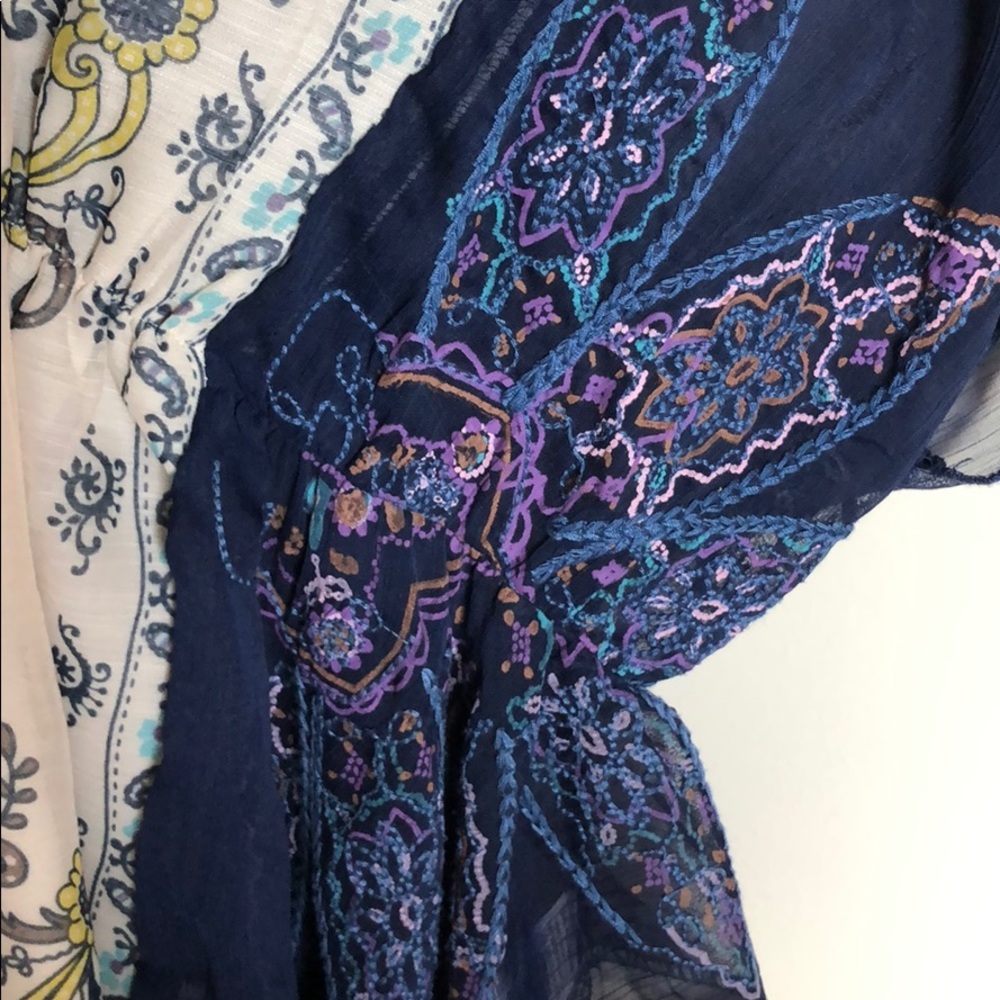 Embroidered blouse - Picture 4 of 4